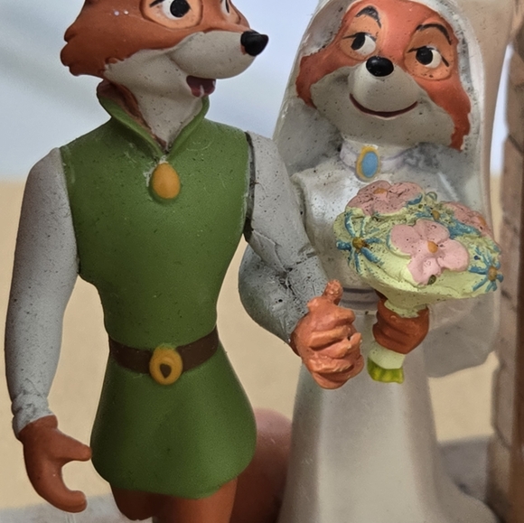 Disney Store 2017 Maid Marian and Robin Hood Ornament - Picture 2 of 6